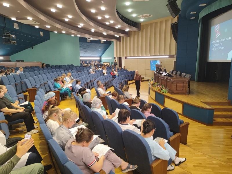 Более 100 медицинских работников Краевой клинической больницы актуализировали знания о ВИЧ