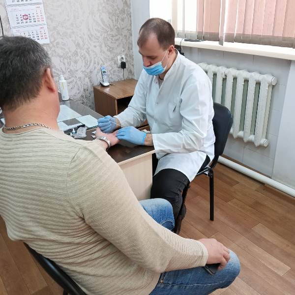В Рубцовске прошло экспресс-тестирование на ВИЧ для сотрудников местного муниципального троллейбусного предприятия на рабочих местах